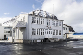 Отель Einarshúsid Guesthouse  Болунгарвик